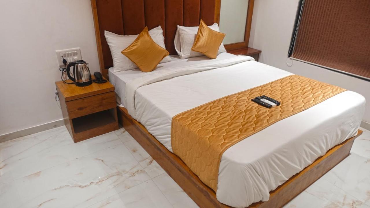 Hotel Palms Residency, Chembur Bombay Eksteriør billede